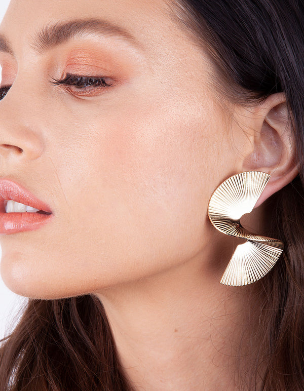 Gold Corrugated Swirl Statement Stud