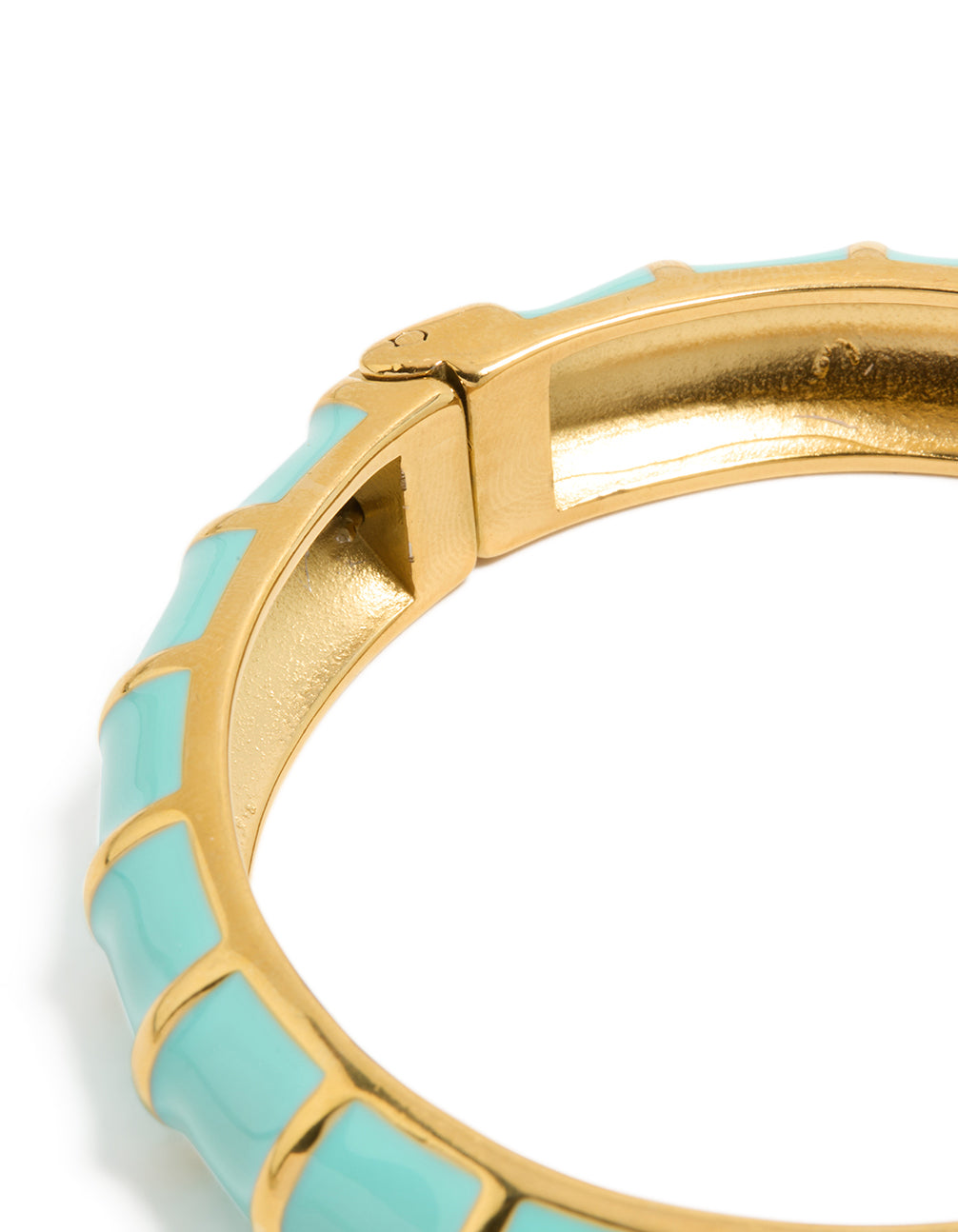 Highlighting this waterproof ribbed blue enamel bangle crafted from stainless steel with gold plating closure detail view