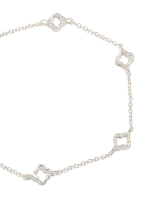 Showcasing a sterling silver statement flower charms bracelet in silver close up view