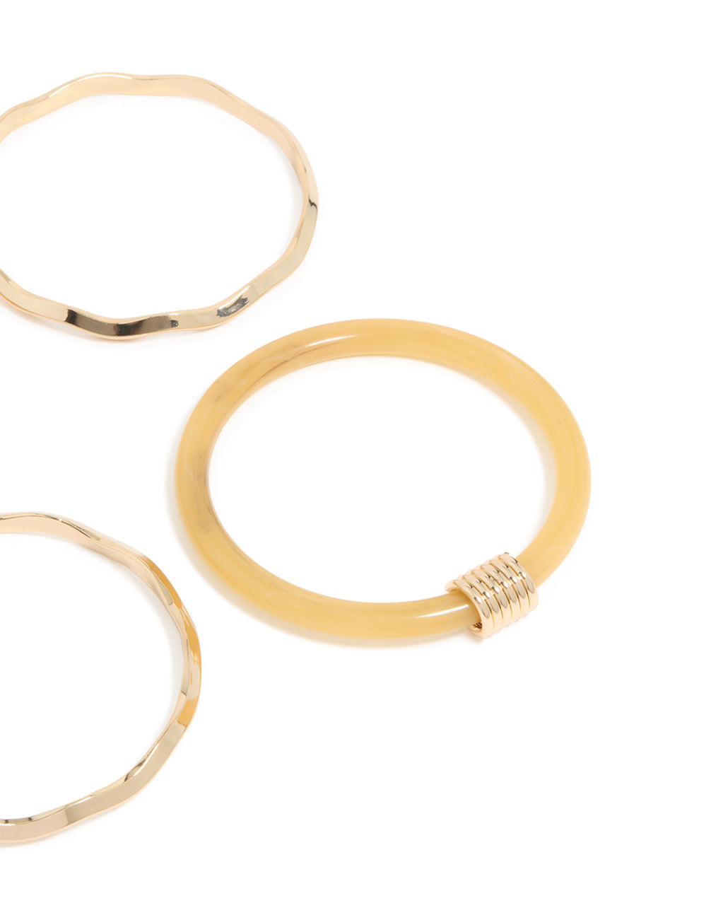 Showcasing neutral acrylic and gold wavy bangles in a 4-pack close up view