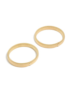 Showcasing gold stretch sleeve garters in a 2-pack front view