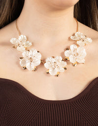 Gold Pearlised Flower Necklace - link has visual effect only